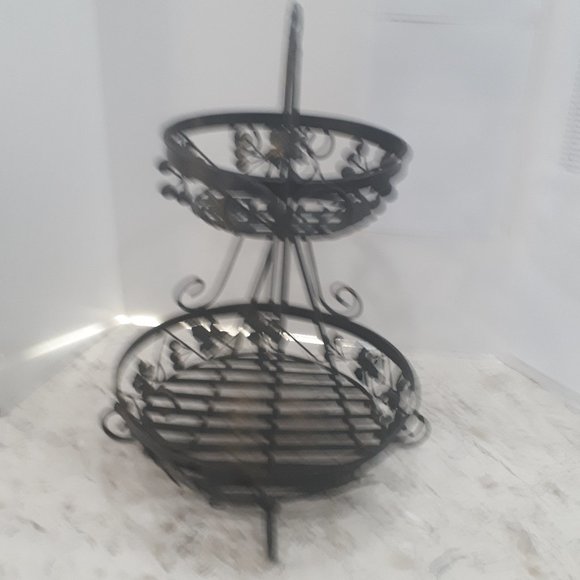 Metal Lop and Lattice Two-Tier Levels Basket for fruit, for example. - Picture 5 of 5